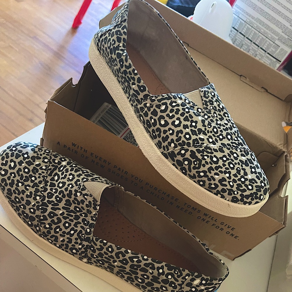 BRAND NEW NEVER WORN!